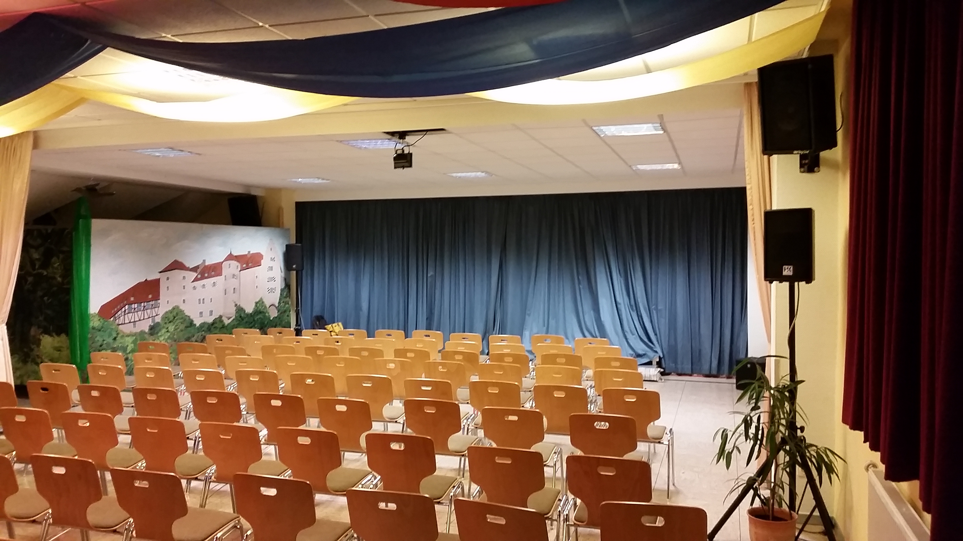 Theater zu Hause? Wir kümmern uns um den großen Auftritt! Gern unterstützen wir auch Ihre Laienspiel